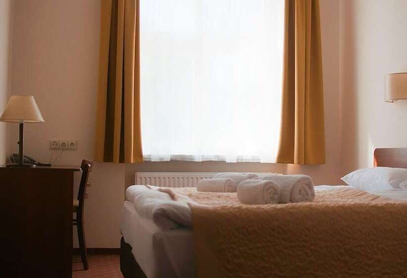 اتاق استاندارد یک نفره, Memel