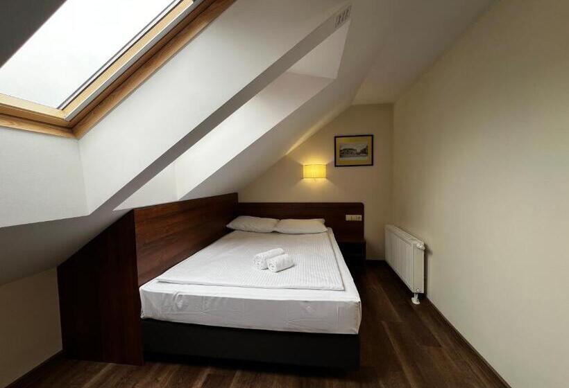 اتاق استاندارد یک نفره, Memel