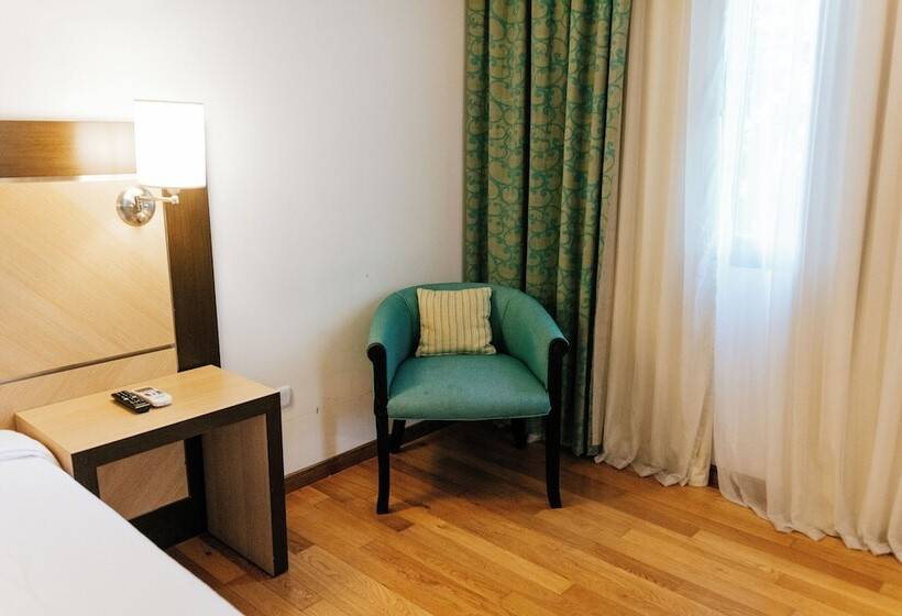 エクゼクティブルーム, Plaza Central Canning