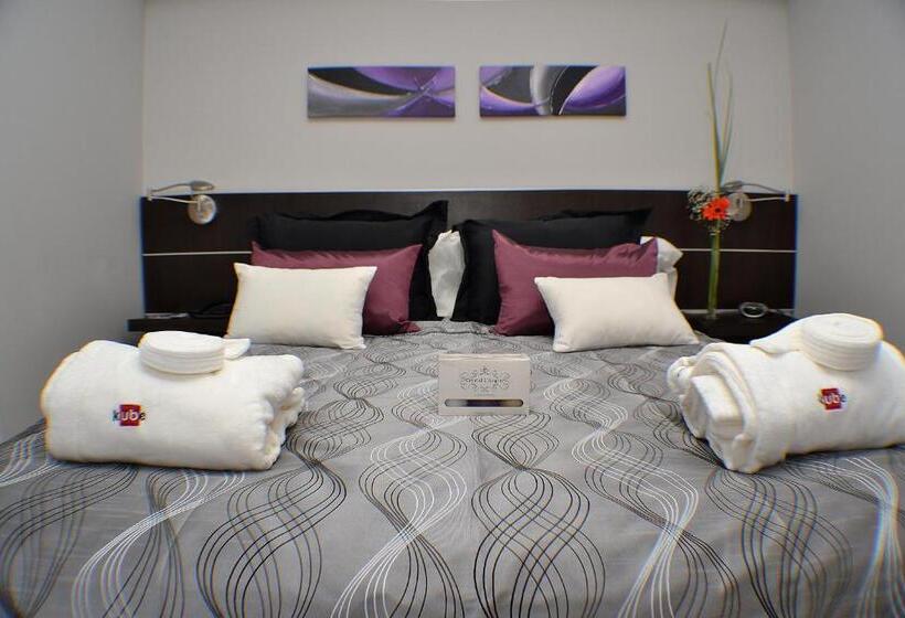 اتاق اجرایی, Kube Apartments Express