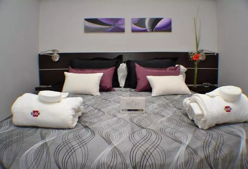 اتاق اجرایی, Kube Apartments Express