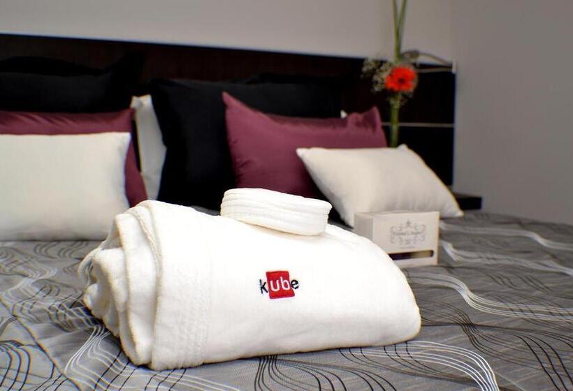 اتاق اجرایی, Kube Apartments Express