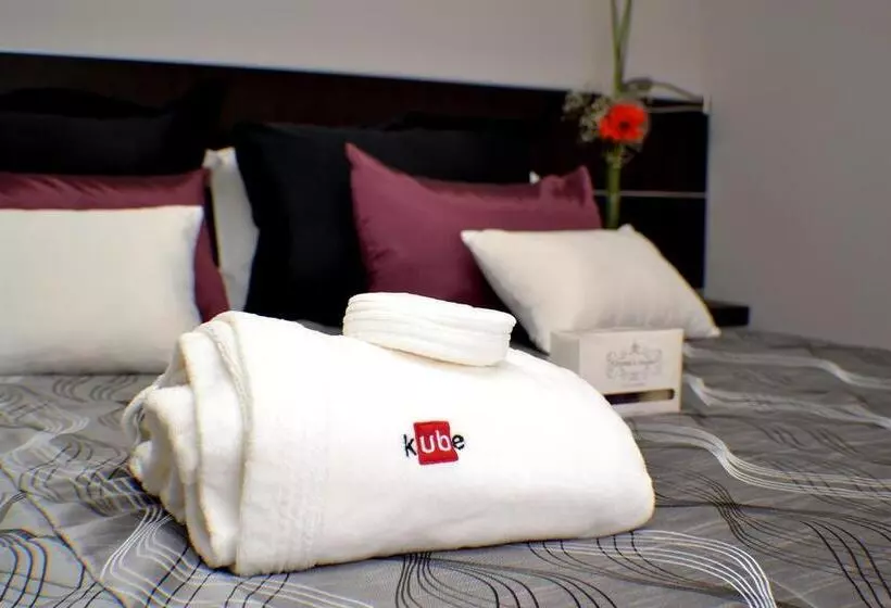اتاق اجرایی, Kube Apartments Express