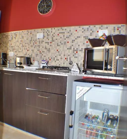 اتاق اجرایی, Kube Apartments Express