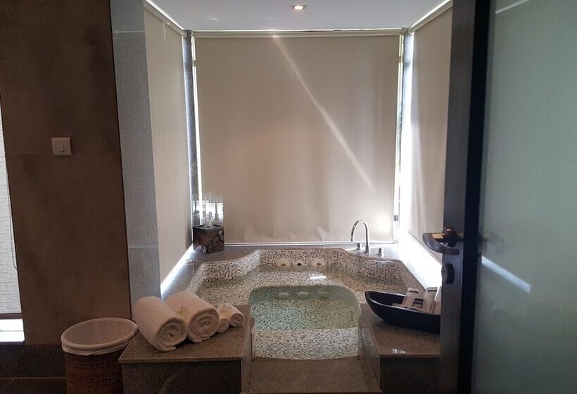 סוויטה, The Lalit Resort & Spa Bekal