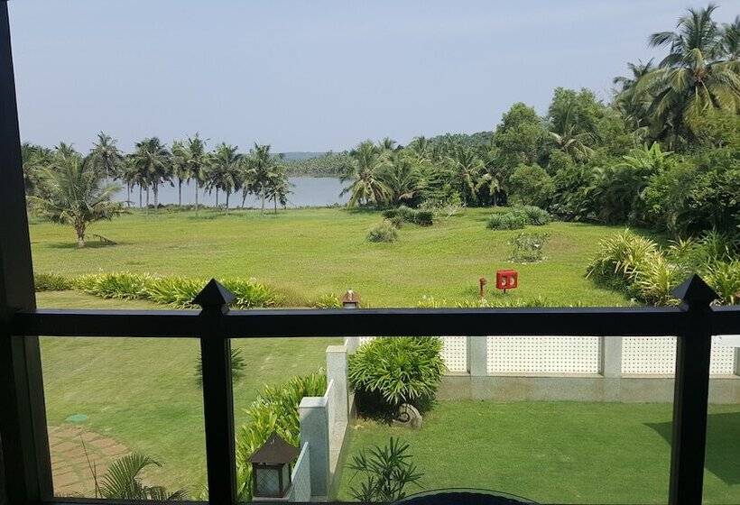 Люкс, The Lalit Resort & Spa Bekal