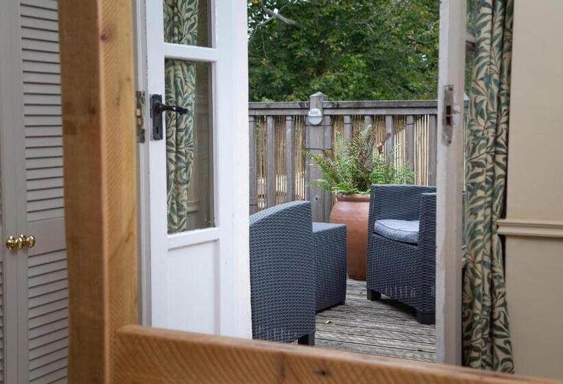 キングサイズベッドのスーペリアルーム, Castle Inn