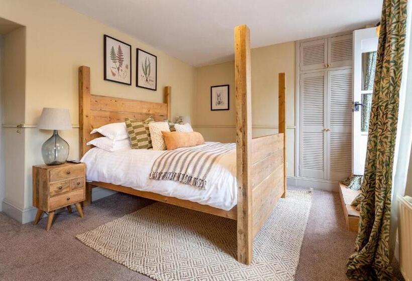 キングサイズベッドのスーペリアルーム, Castle Inn