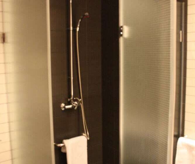 スタンダードルーム, Acosta Ciudad De La Música