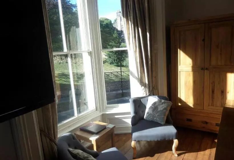 اتاق لوکس با تخت بزرگ, Broomfield House