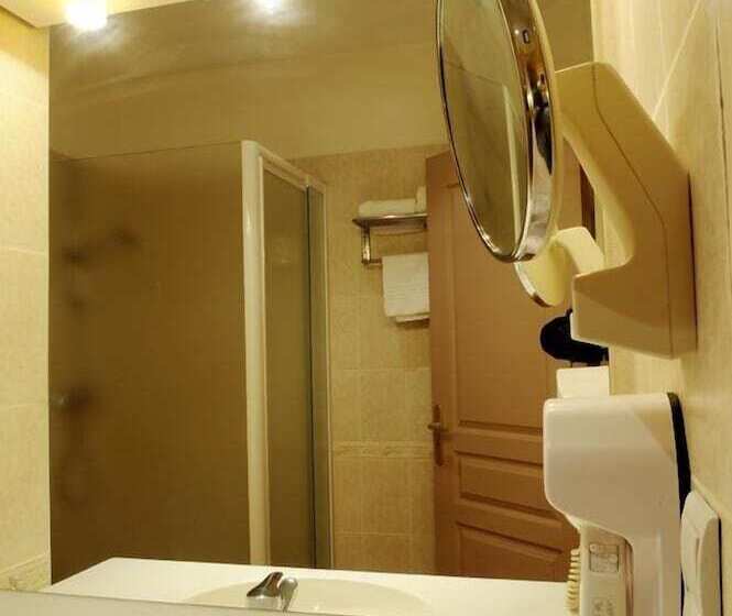 Номер Стандарт, The Originals City, Hôtel Des Arènes, Saintes