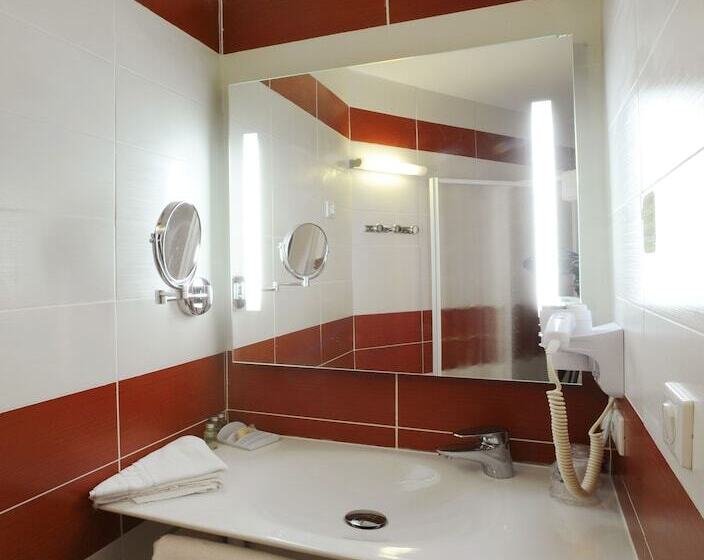 Номер Superior, The Originals City, Hôtel Des Arènes, Saintes