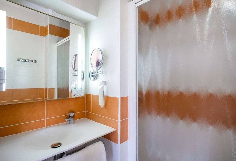 Номер Superior, The Originals City, Hôtel Des Arènes, Saintes