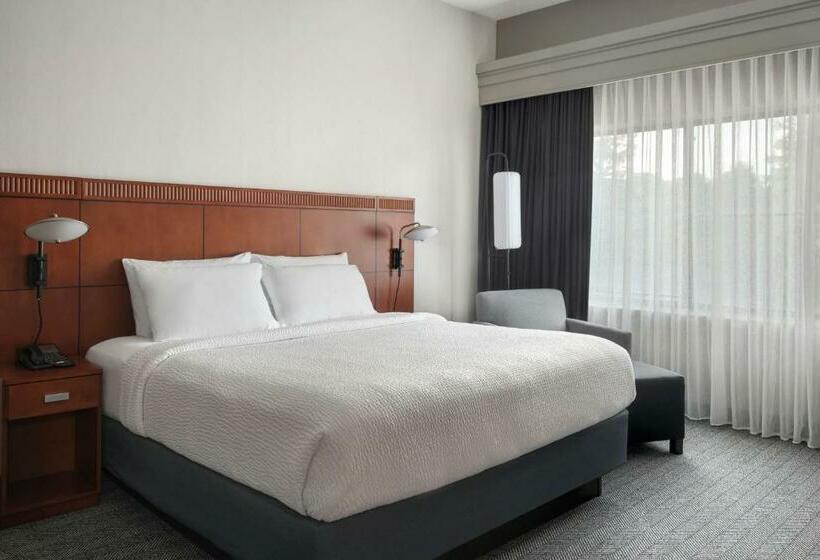 חדר סטנדרט עם מיטת קינג, Courtyard Philadelphia Plymouth Meeting