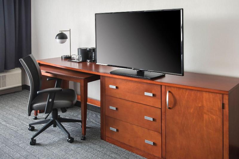 חדר סטנדרט עם מיטת קינג, Courtyard Philadelphia Plymouth Meeting