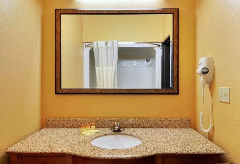 ２ダブルベッドのスタンダードルーム, Quality Inn & Suites Mcalester On Hwy 69 & 270