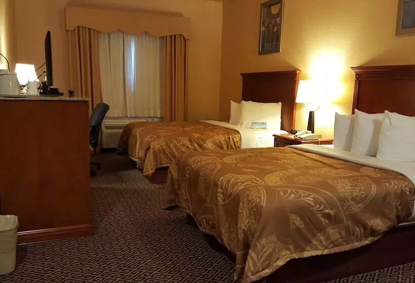 ２ダブルベッドのスタンダードルーム, Quality Inn & Suites Mcalester On Hwy 69 & 270