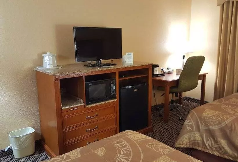 ２ダブルベッドのスタンダードルーム, Quality Inn & Suites Mcalester On Hwy 69 & 270