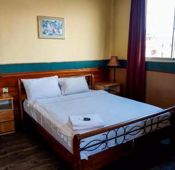 デラックスルーム, Hotel Holiday Park