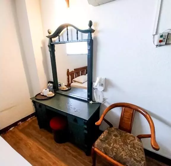 スイート, Hotel Holiday Park