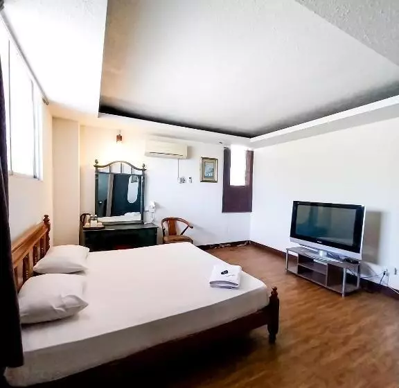 スイート, Hotel Holiday Park