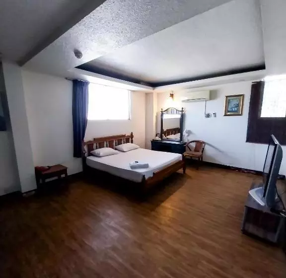 スイート, Hotel Holiday Park