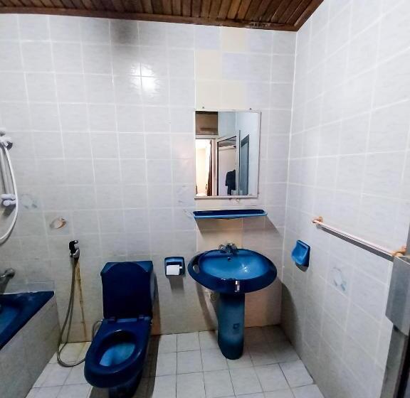 스위트, Hotel Holiday Park