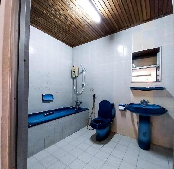 스위트, Hotel Holiday Park