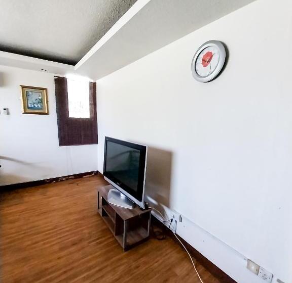 스위트, Hotel Holiday Park