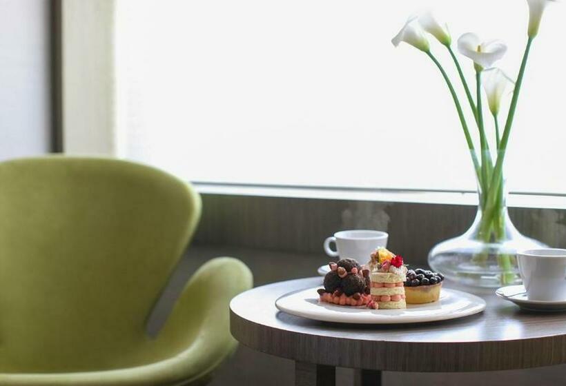 سوییت لوکس, Recoleta Grand