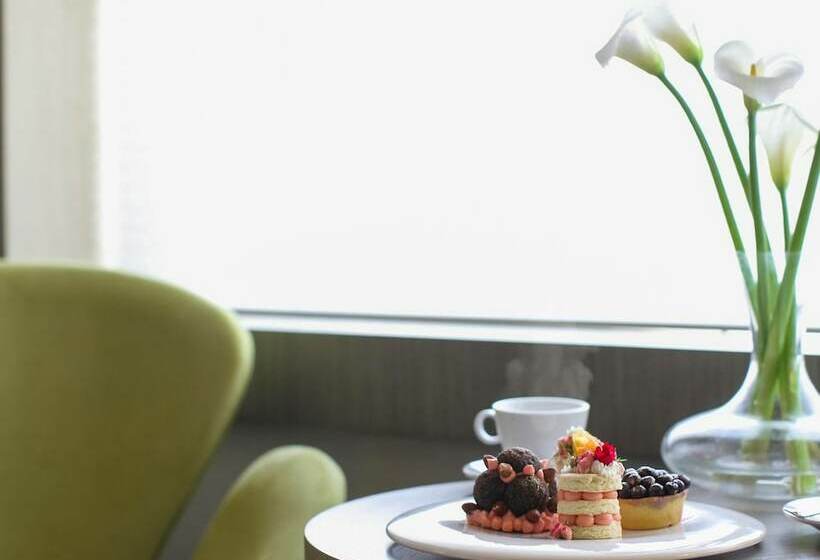 سوییت لوکس, Recoleta Grand