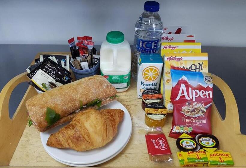 غرفة عائلية, The Angel Inn