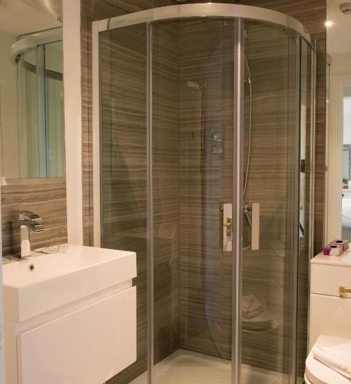 غرفة عائلية, The Angel Inn