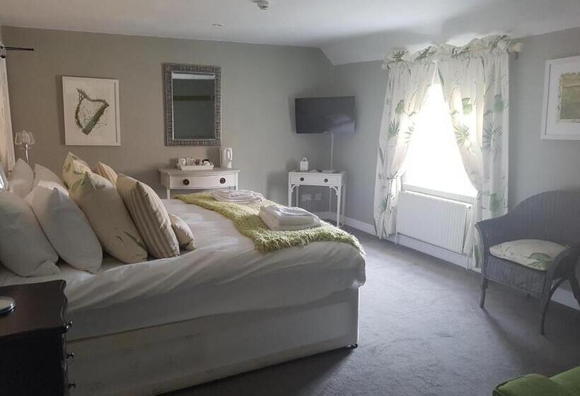 غرفة عائلية, The Angel Inn