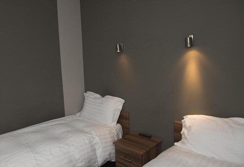 غرفة قياسية, The Queens Head