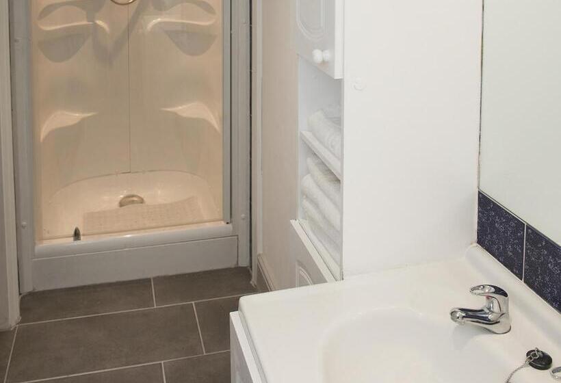 غرفة سوبيريور رباعية, The Queens Head