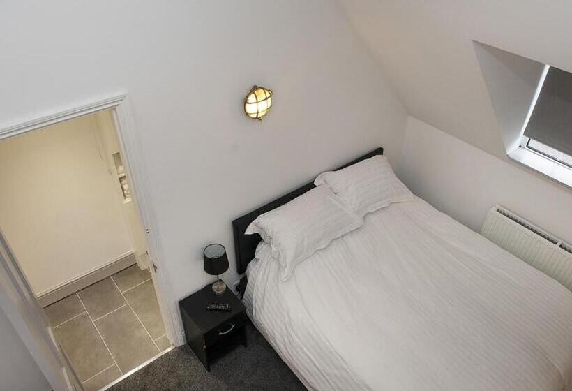 غرفة سوبيريور رباعية, The Queens Head