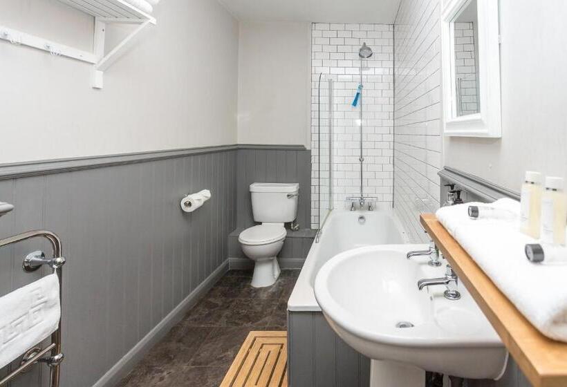 اتاق استاندارد سه نفره, White Hart, Newmarket By Marston's Inns