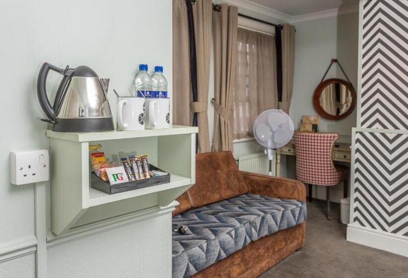 Номер Стандарт Трехместный, White Hart, Newmarket By Marston's Inns