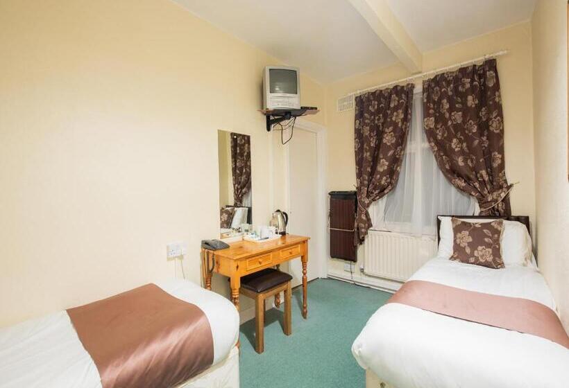 Четырехместный Номер Стандарт, Wincham Hall