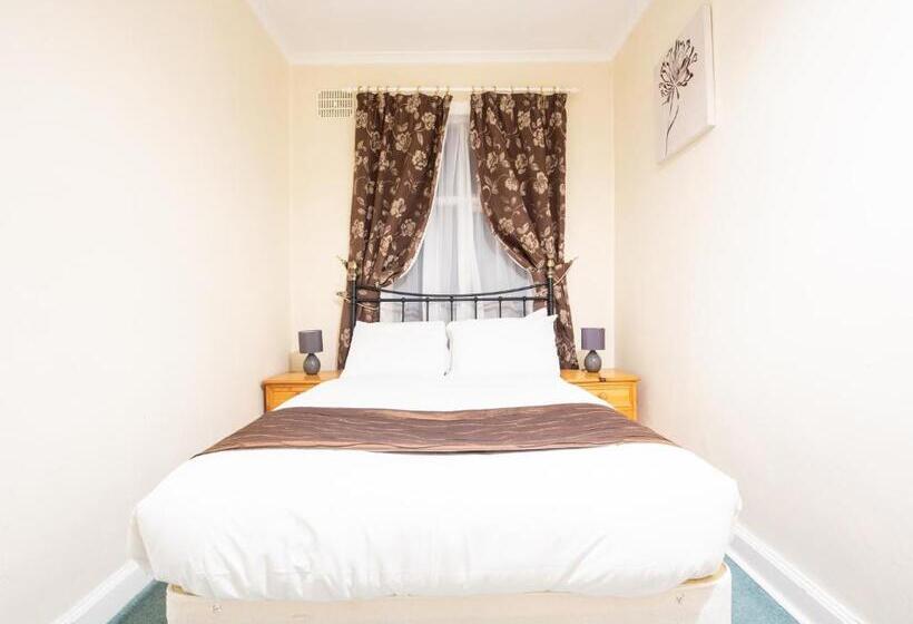 Четырехместный Номер Стандарт, Wincham Hall