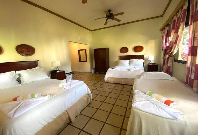 اتاق استاندارد سه نفره, Paraiso Rainforest And Beach