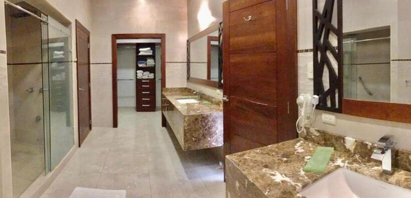 سوئیت پرزیدنت, Paraiso Rainforest And Beach