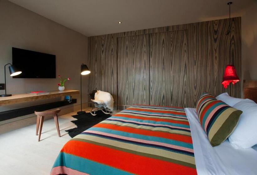 스탠다드 룸 킹사이즈 침대, Bo