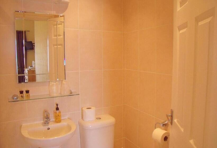 غرفة قياسية مطلّة علي البحر, Britannia Guest House