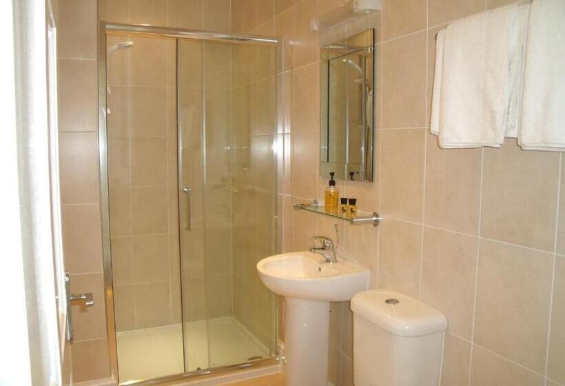 غرفة قياسية مطلّة علي البحر, Britannia Guest House