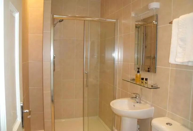 اتاق سوپریور با چشم‌انداز دریا, Britannia Guest House