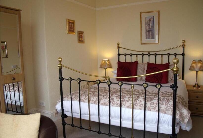 غرفة سوبيريور مطلّة علي البحر, Britannia Guest House