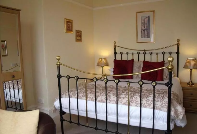 اتاق سوپریور با چشم‌انداز دریا, Britannia Guest House