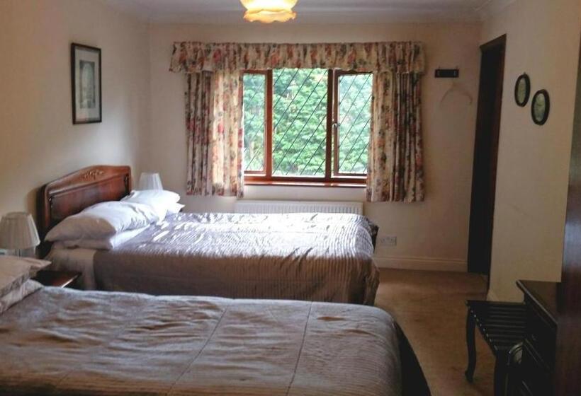 חדר משפחתי, Cotswold House